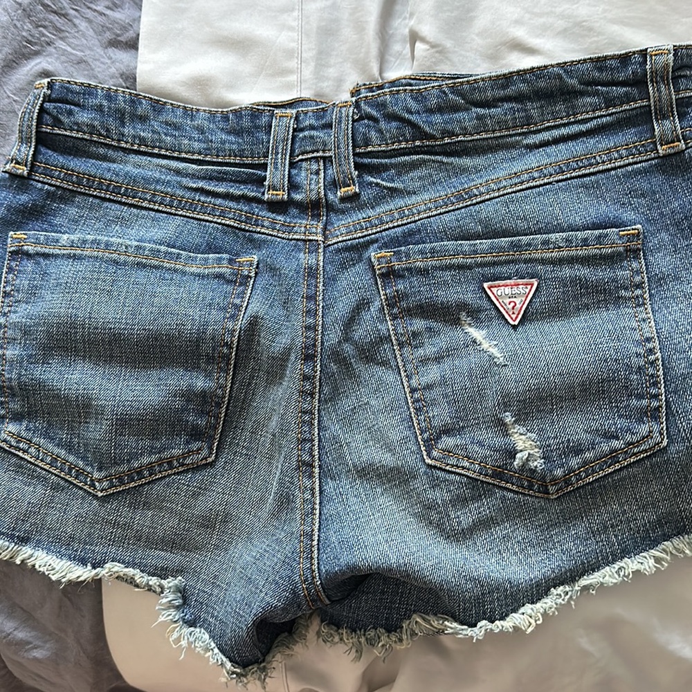 Guess Shorts - Picture 2 of 4